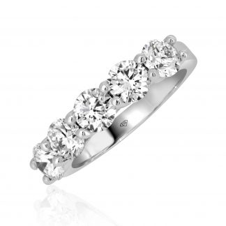 White Gold Diamond Ring Set in Claws