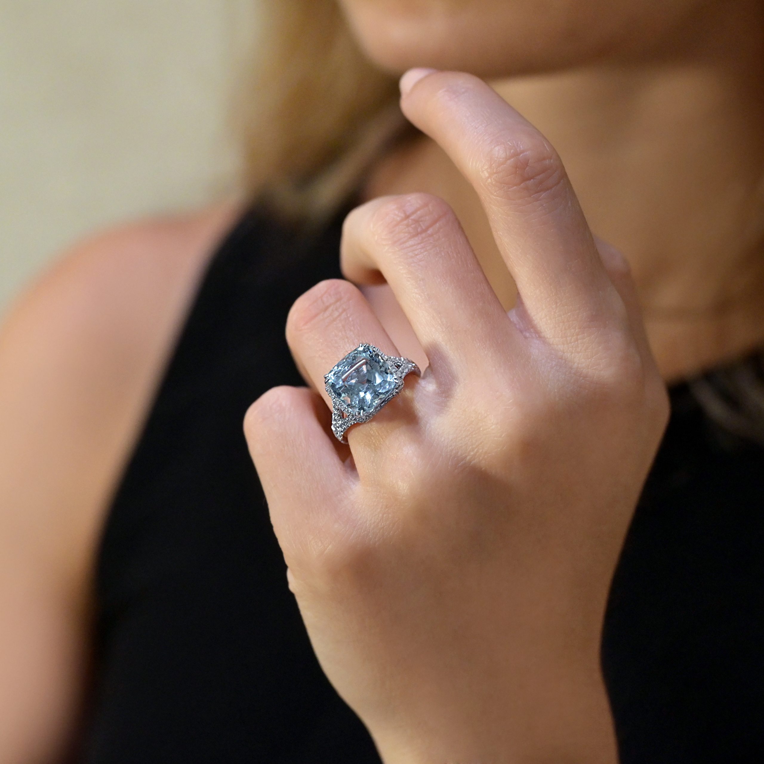 Aquamarine engagement ring with cushion-cut aquamarine