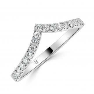 Pointed Ring With Round Brilliant Diamonds