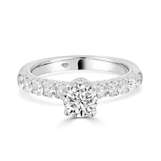 Classic Round Diamond Engagement RingRound brilliant cut engagement ring