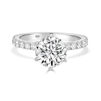 Round Cut Engagement ring