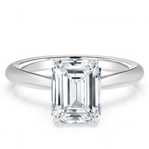 Solitare emerald cut engagement ring